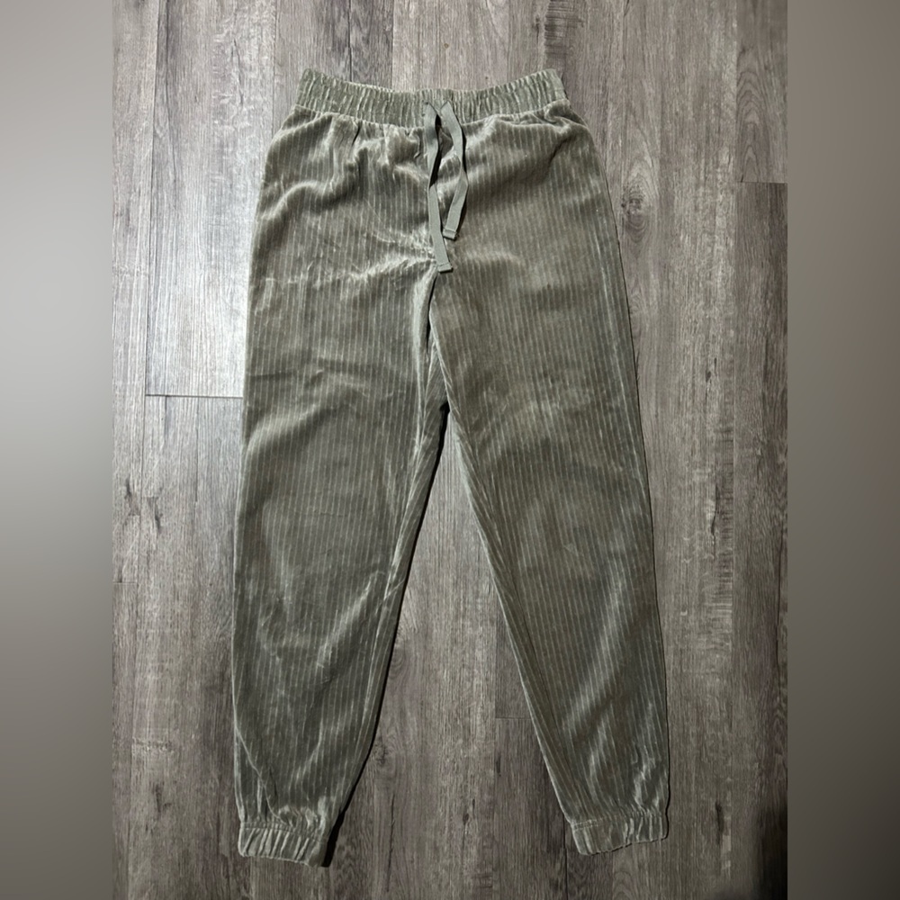 FREE WITH PURCHASE H&M soft corduroy jogger XS